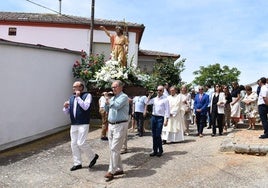 La procesión, con la imagen de San Juan Bautista.