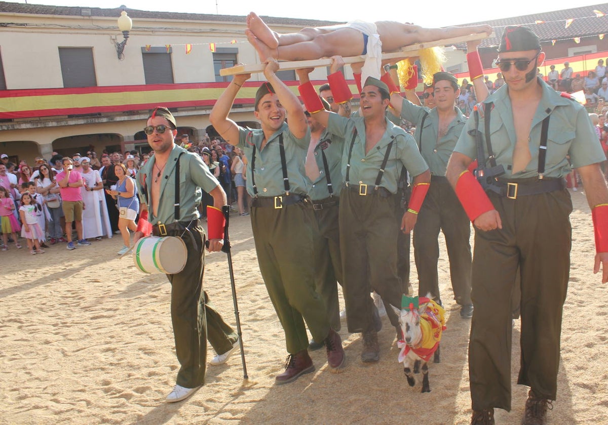La Fuente de San Esteban: los amos del disfraz