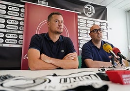 Oriol Riera junto a David Alonso Mata en su puesta de largo.