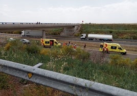 Despliegue en el accidente en la A-62, en las proximidades de Quejigal.