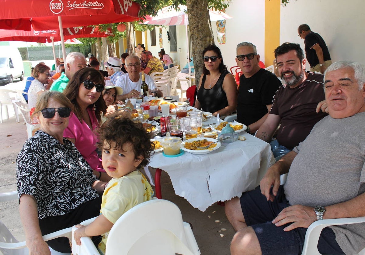 30 kilos de arroz y toneladas de felicidad en el adiós del Corpus de Sepulcro Hilario