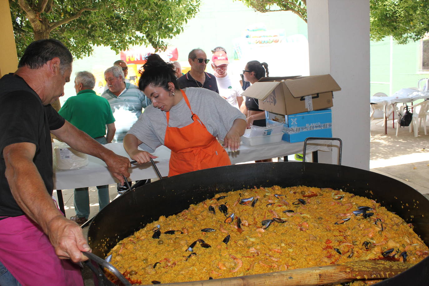 30 kilos de arroz y toneladas de felicidad en el adiós del Corpus de Sepulcro Hilario