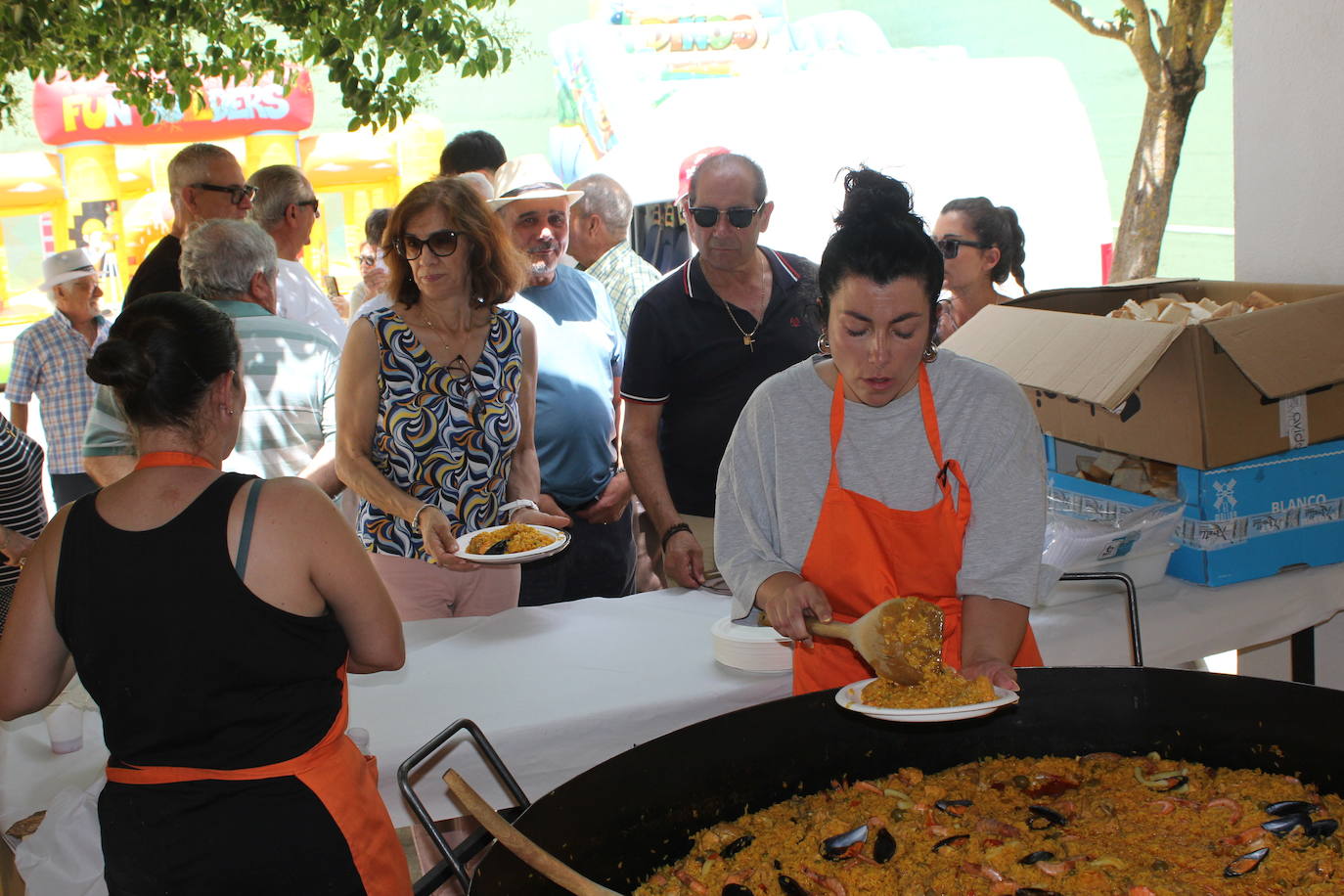 30 kilos de arroz y toneladas de felicidad en el adiós del Corpus de Sepulcro Hilario
