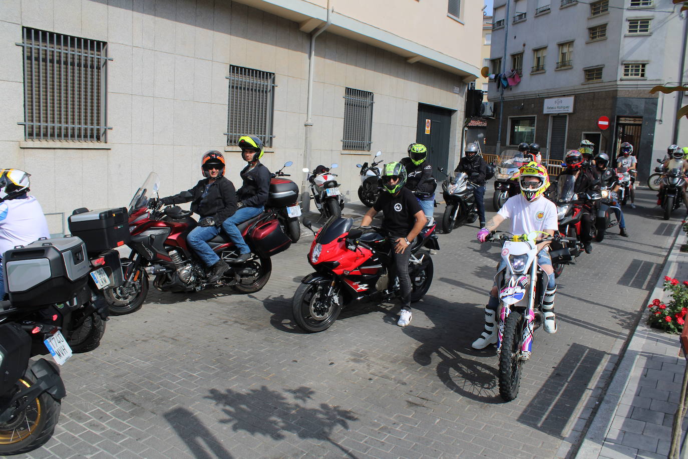 Las motos se dejan oír en Guijuelo