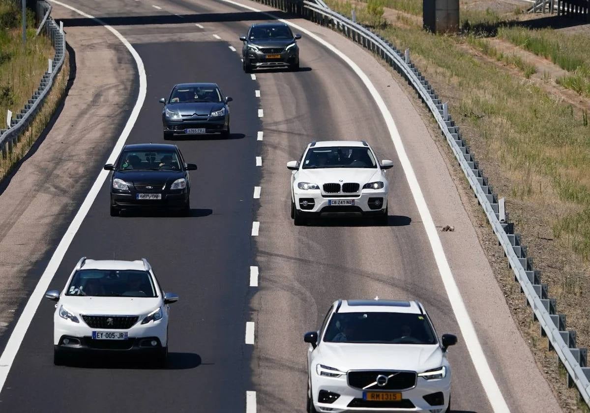 ¿Ve excesiva la multa de Tráfico por esquivar baches en la autovía?