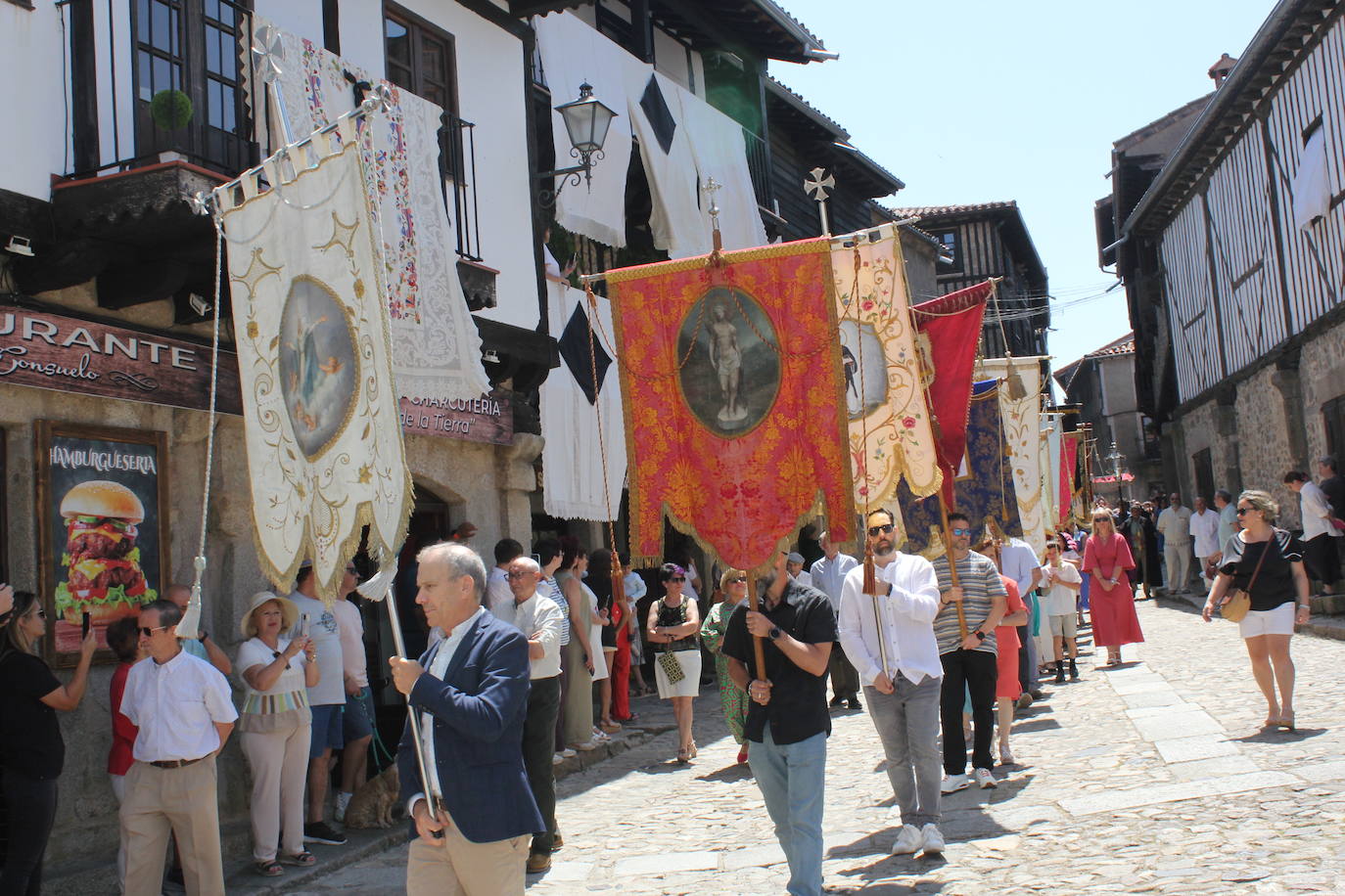 La Alberca exhibe toda su belleza en el Corpus Christi