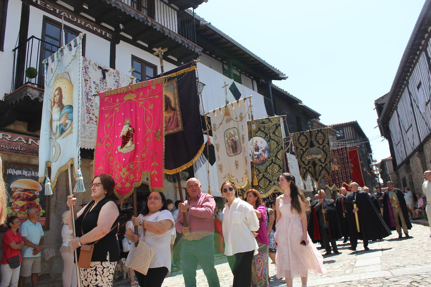 La Alberca exhibe toda su belleza en el Corpus Christi