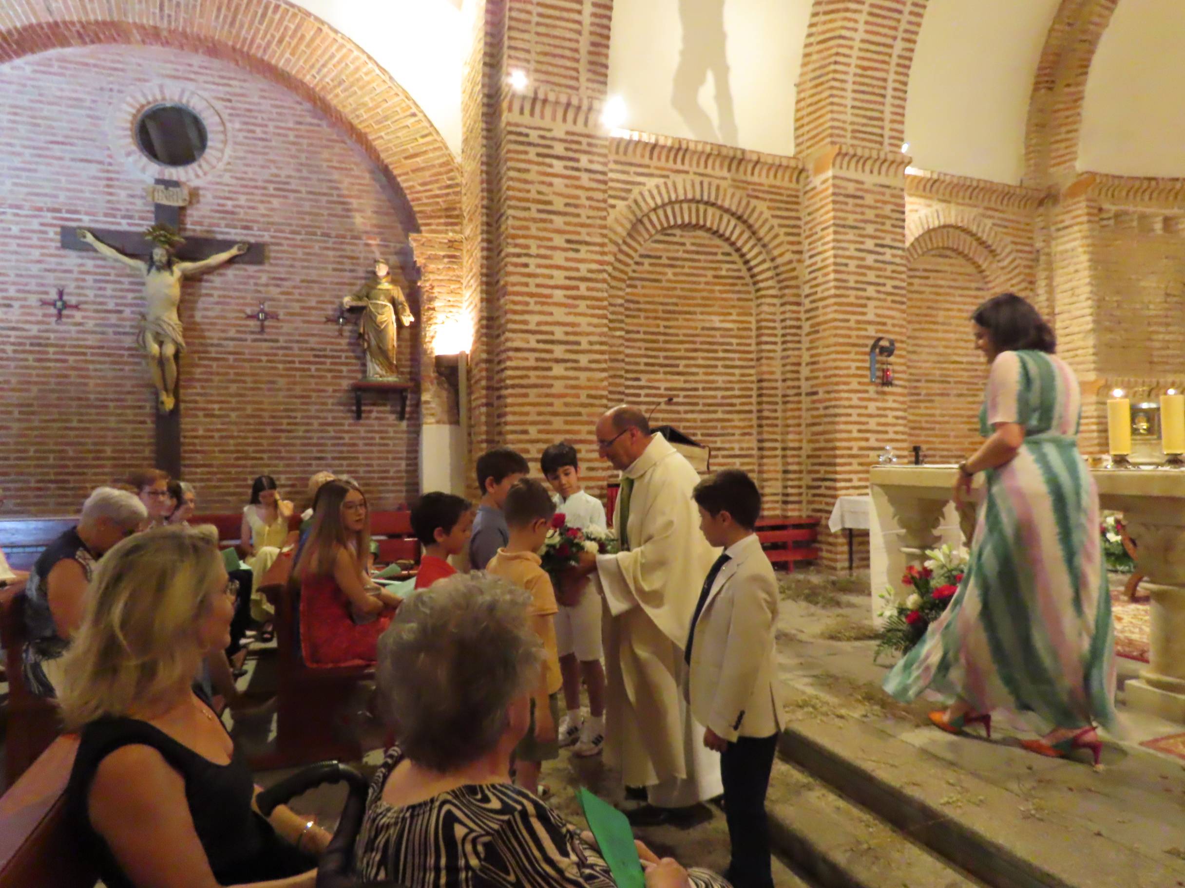 Procesión de los altares al ritmo de las dulzainas en Peñarandilla