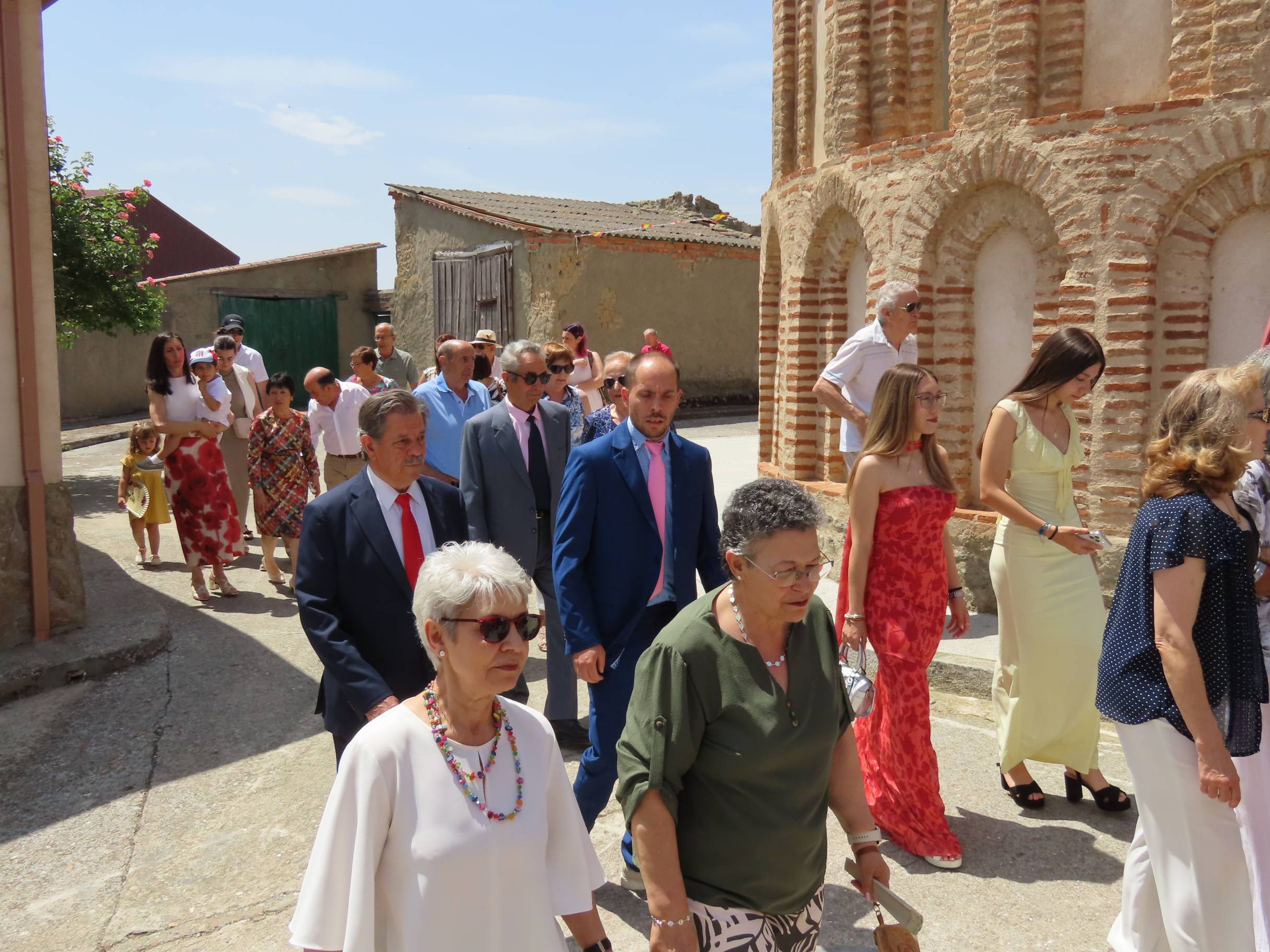 Procesión de los altares al ritmo de las dulzainas en Peñarandilla