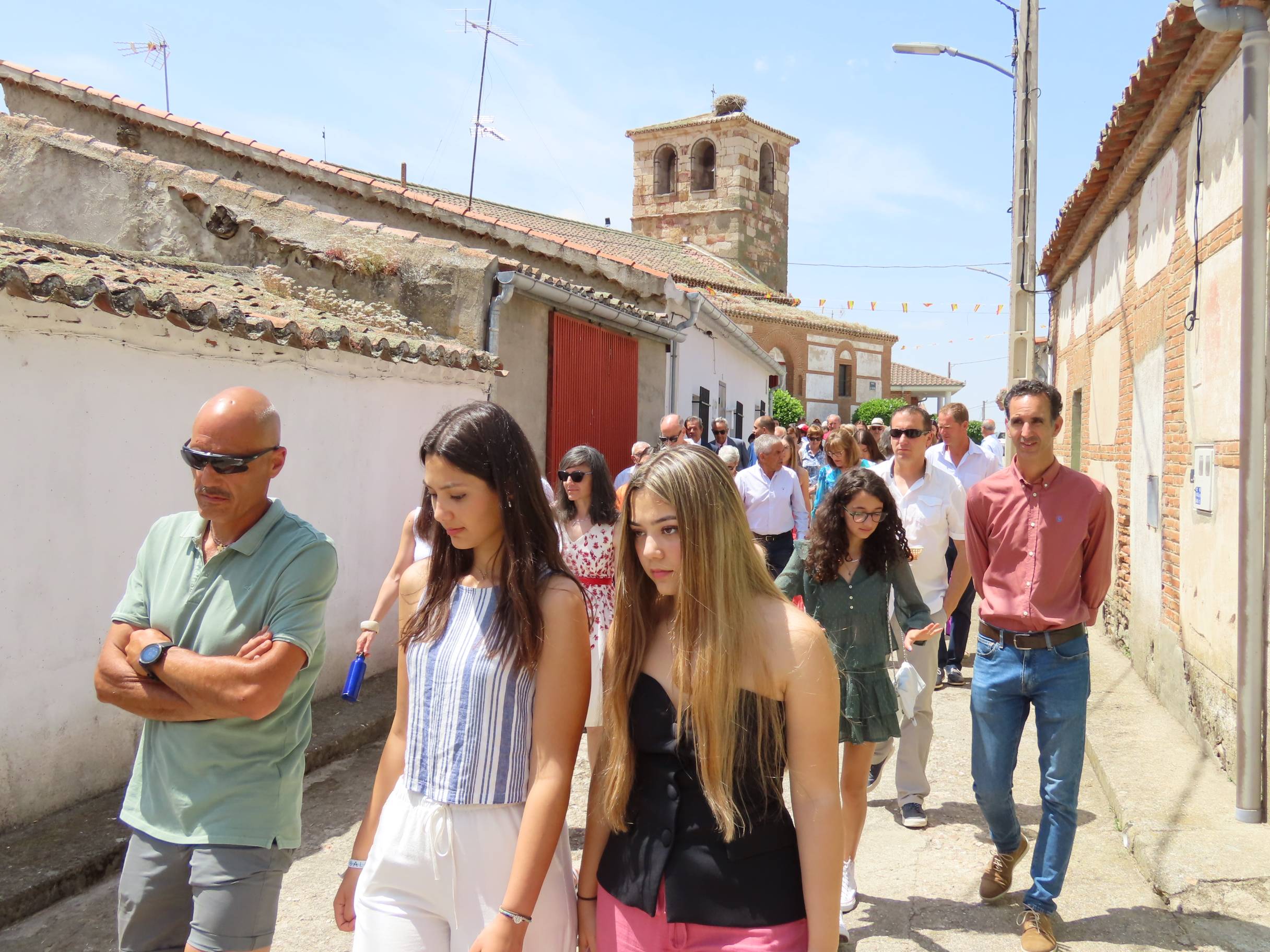 Procesión de los altares al ritmo de las dulzainas en Peñarandilla