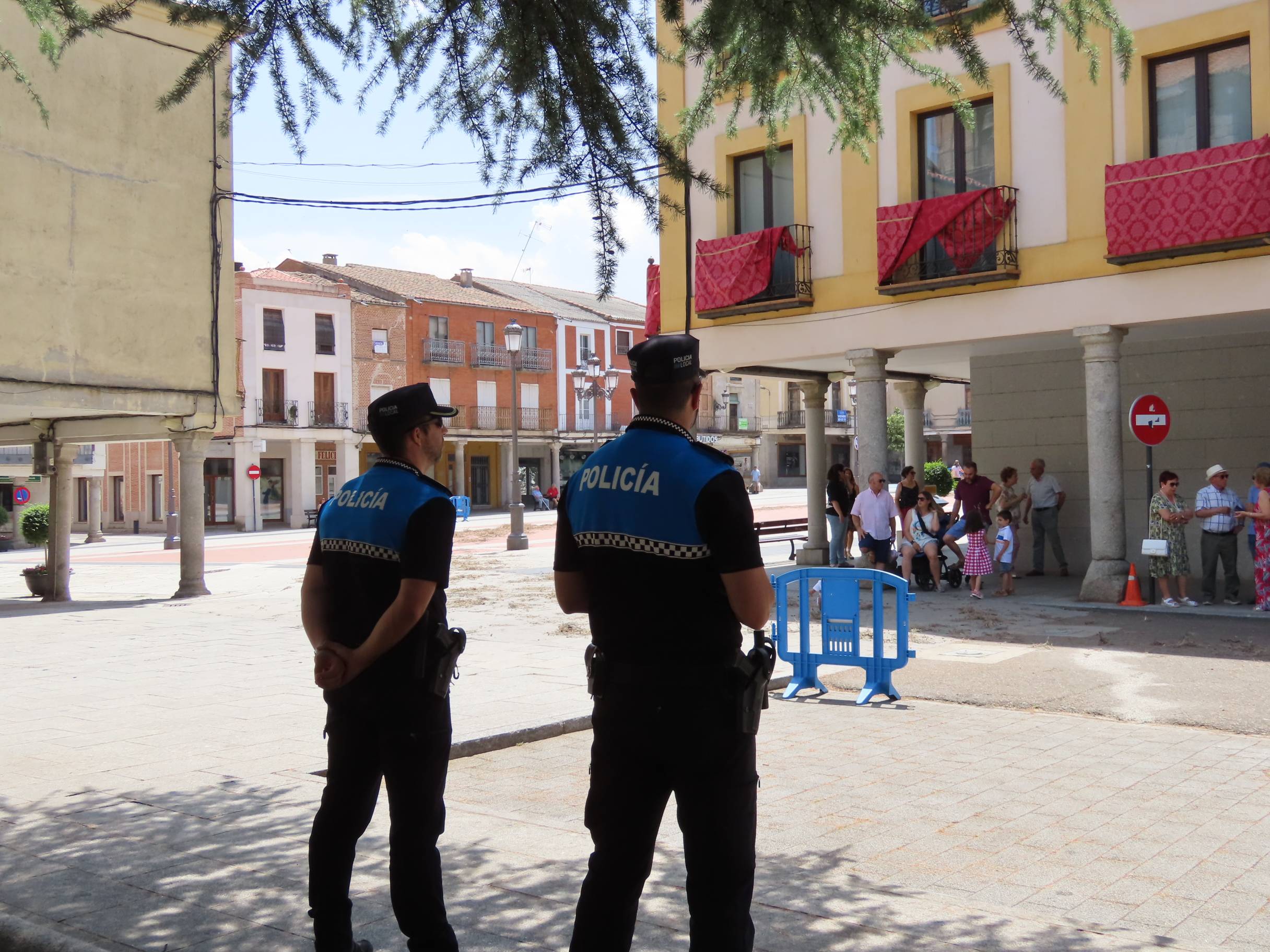 El calor escolta al Santísimo por Peñaranda