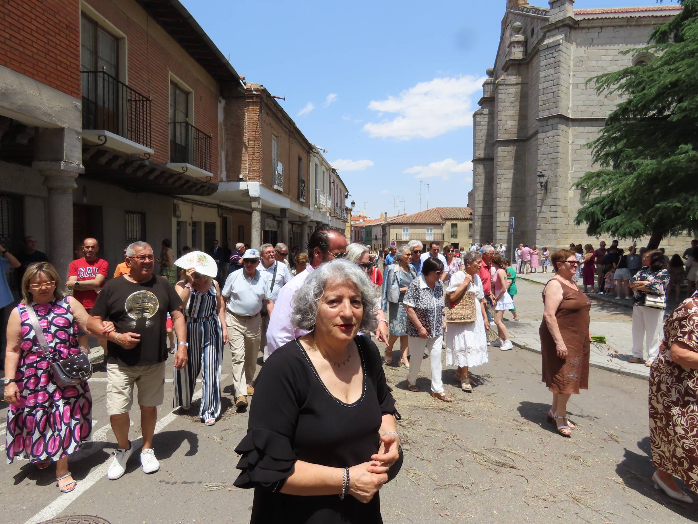 El calor escolta al Santísimo por Peñaranda