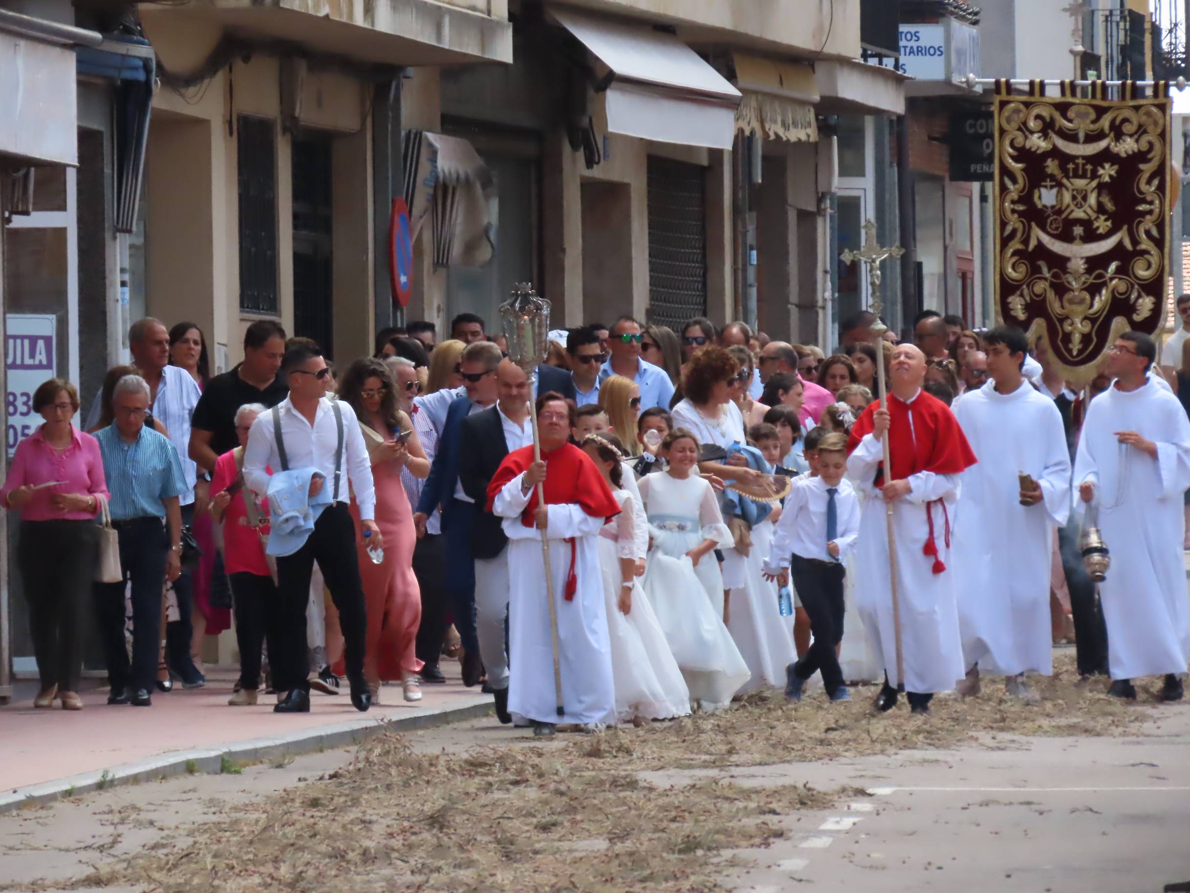 El calor escolta al Santísimo por Peñaranda