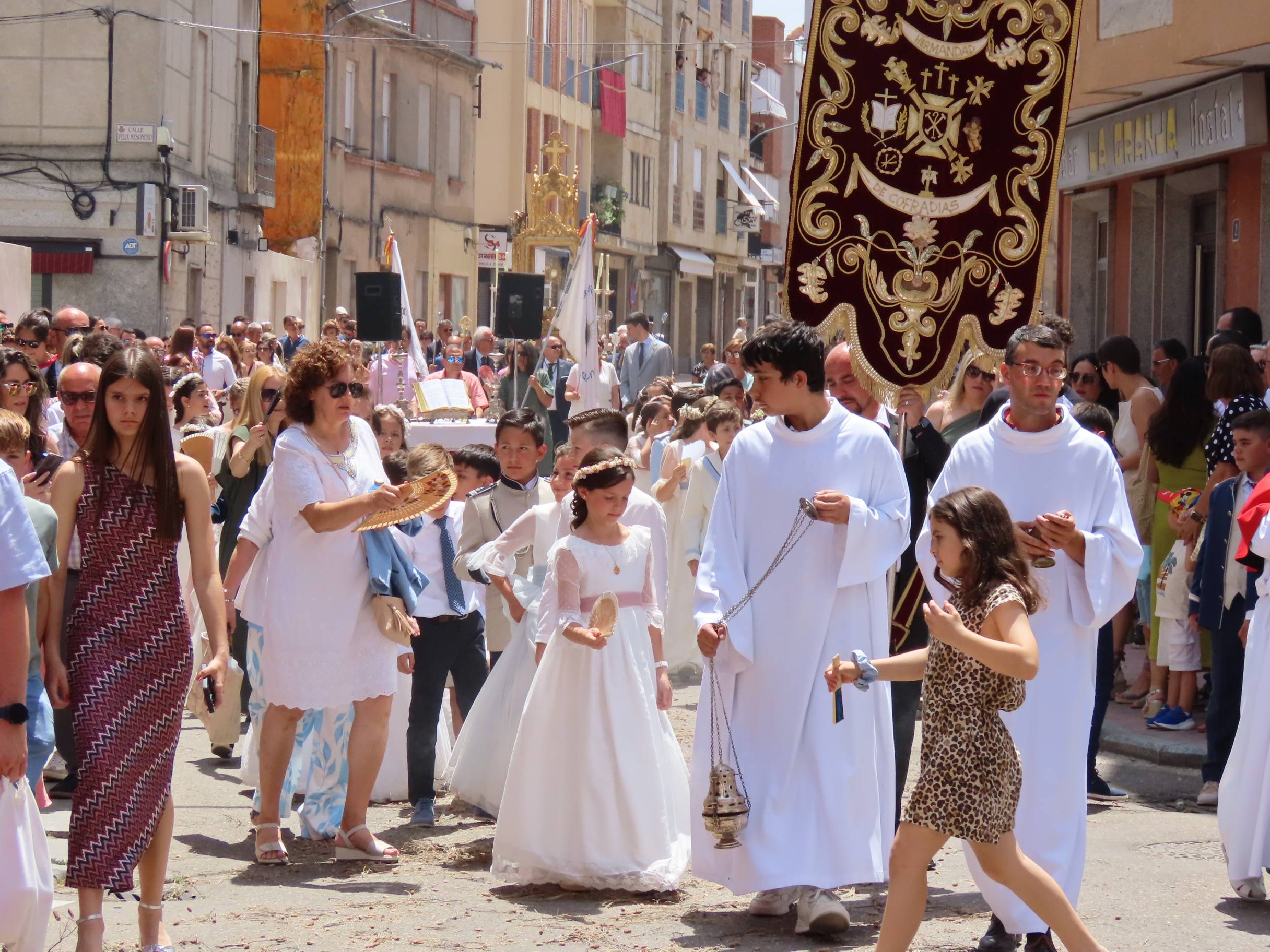 El calor escolta al Santísimo por Peñaranda