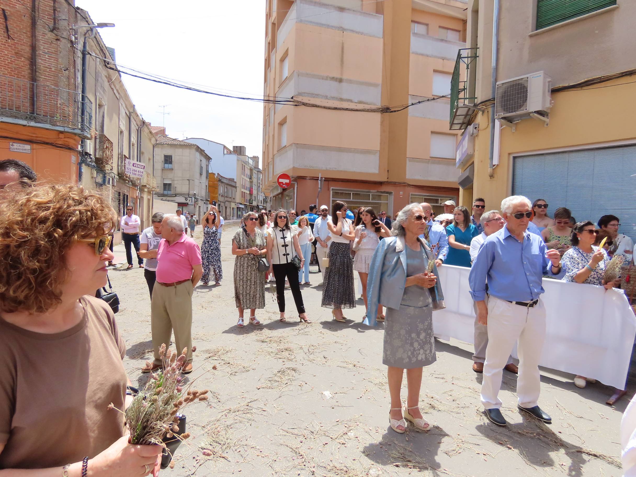 El calor escolta al Santísimo por Peñaranda