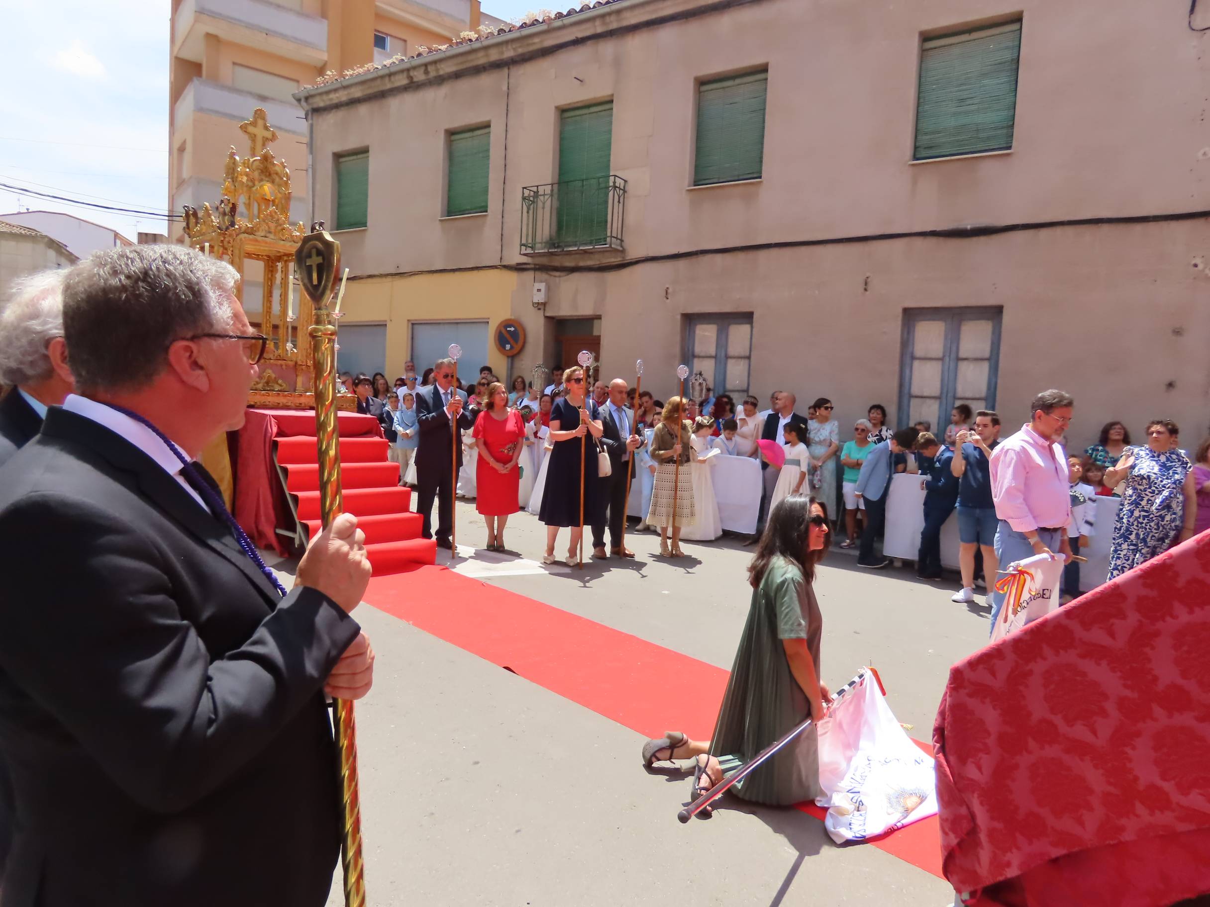 El calor escolta al Santísimo por Peñaranda