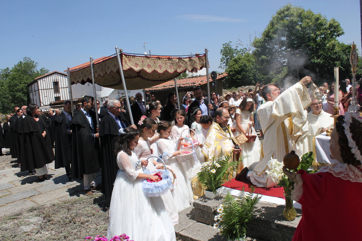 La Alberca exhibe toda su belleza en el Corpus Christi