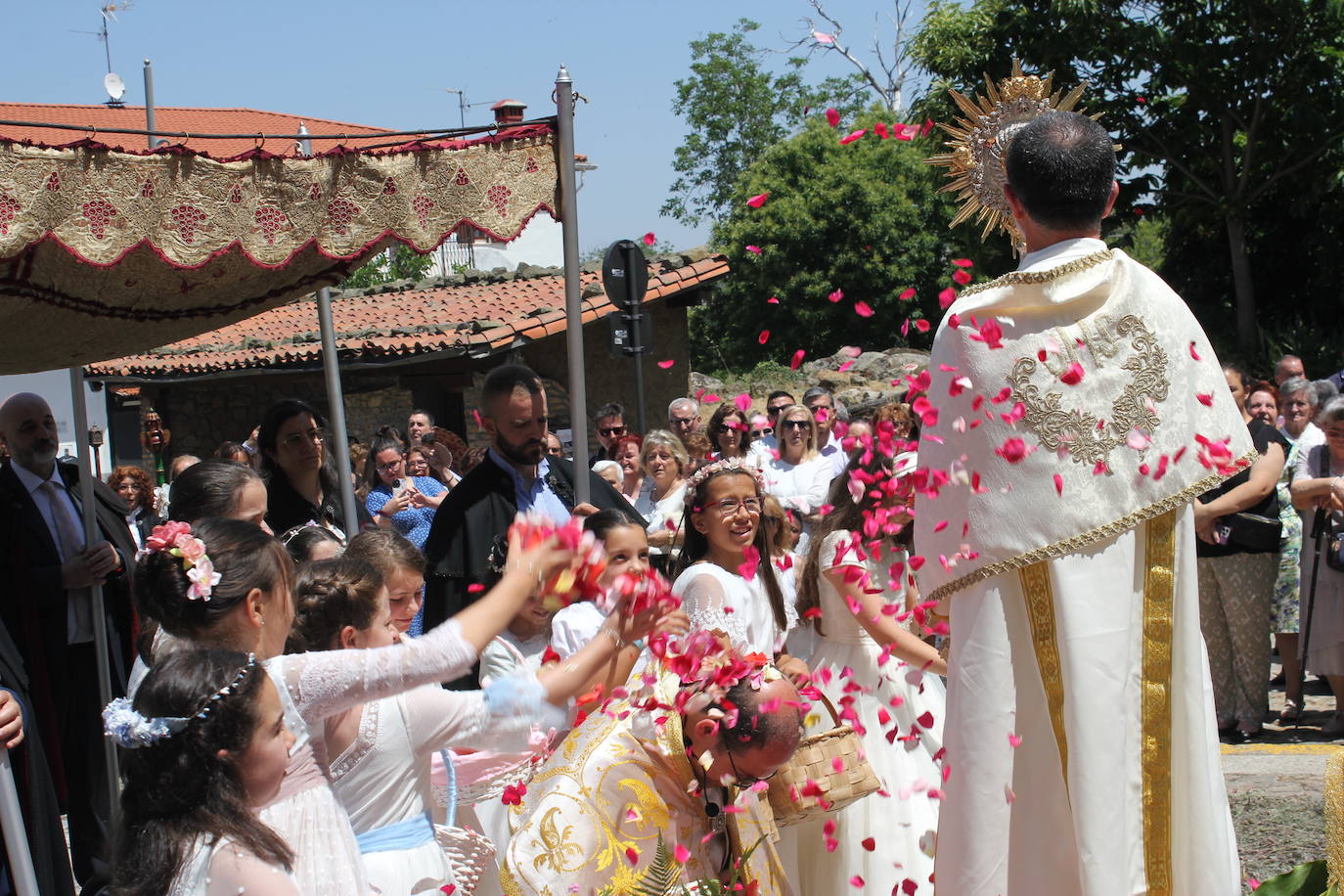 La Alberca exhibe toda su belleza en el Corpus Christi