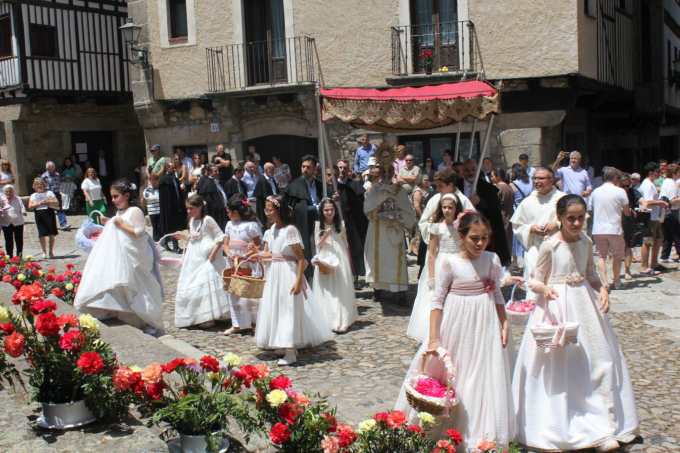 La Alberca exhibe toda su belleza en el Corpus Christi