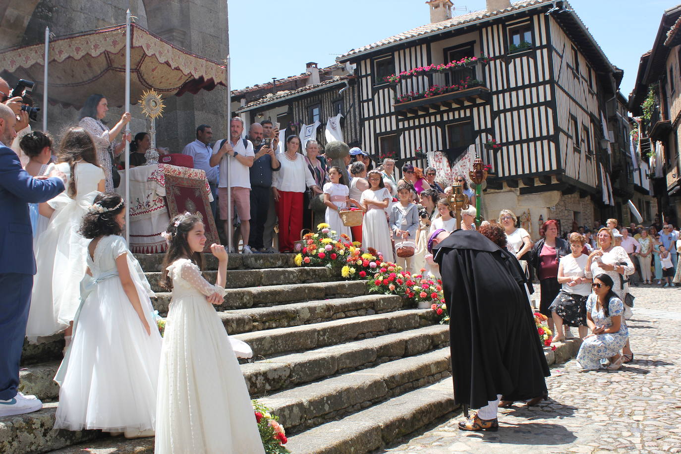 La Alberca exhibe toda su belleza en el Corpus Christi