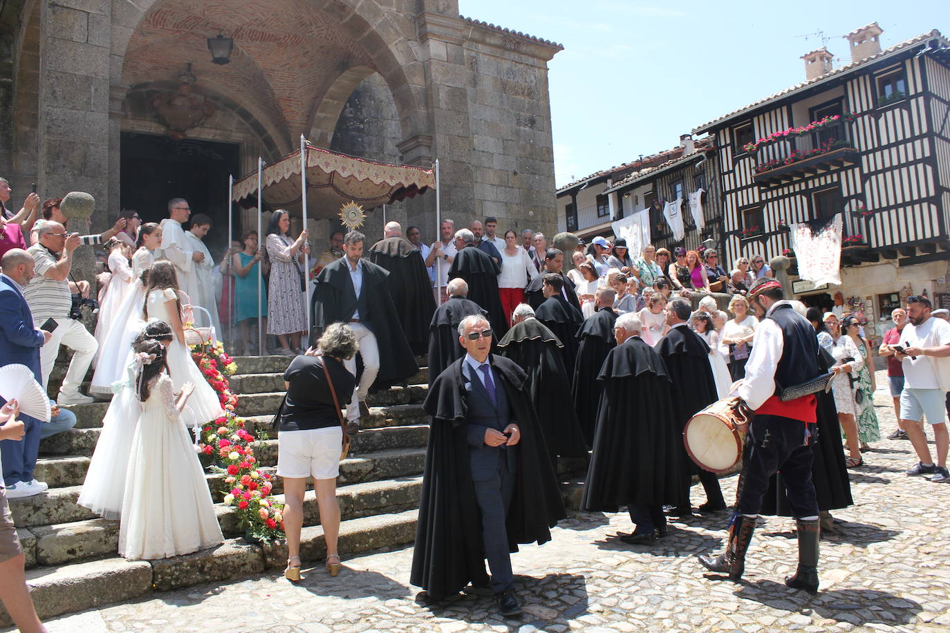 La Alberca exhibe toda su belleza en el Corpus Christi