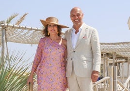 Ana Rosa Quintana junto a Juan Muñóz, su marido.