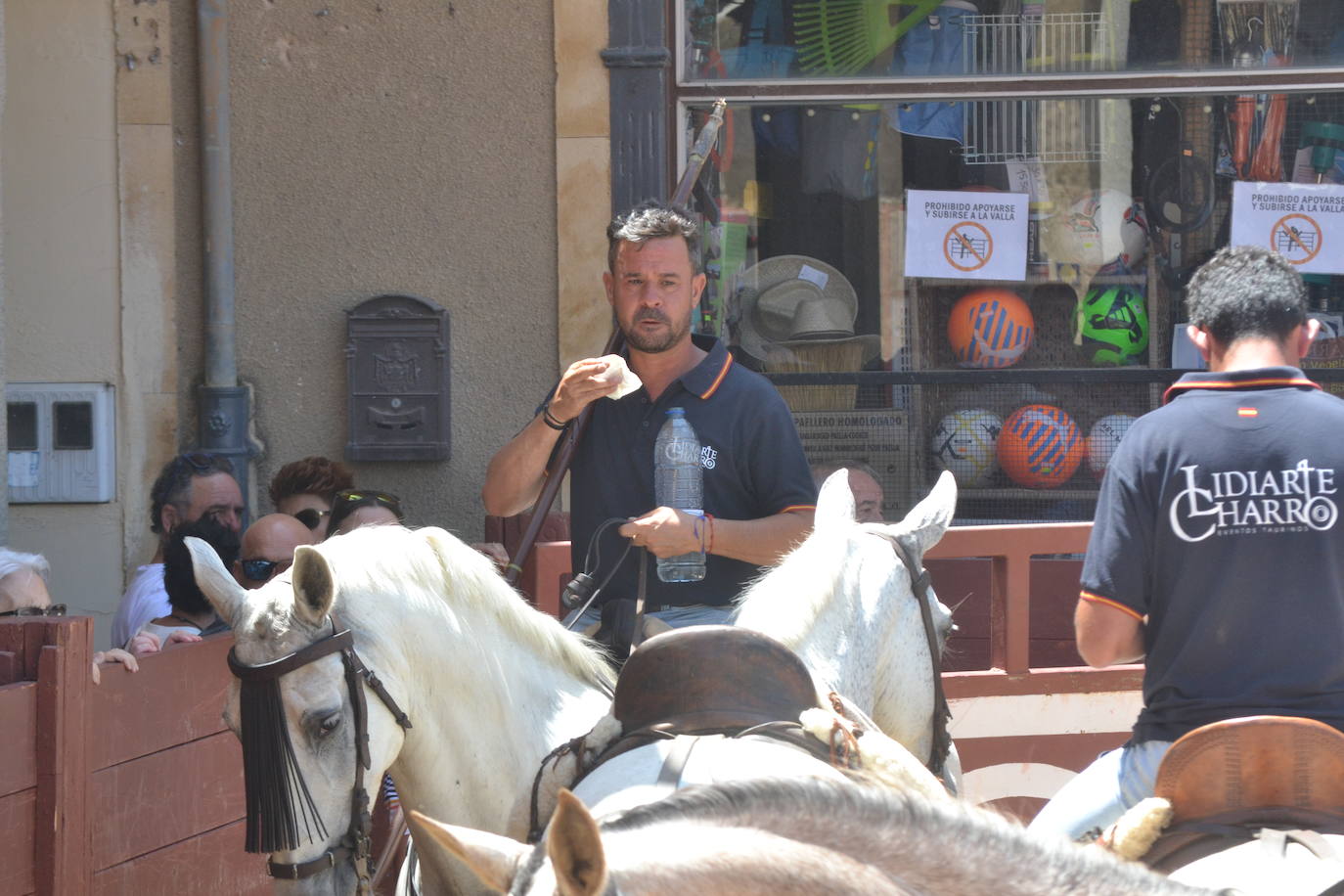 Bella carrera a caballo en La Fuente de San Esteban