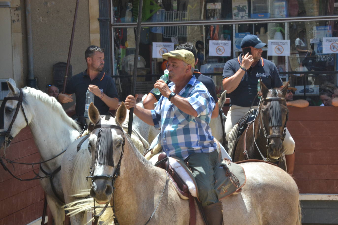 Bella carrera a caballo en La Fuente de San Esteban