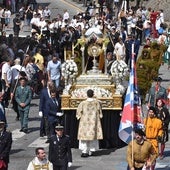 Imagen del Santísimo Sacramento escoltado por los Tercios de Salamanca y los Hombres de Musgo y seguido por las autoridades provinciales y locales