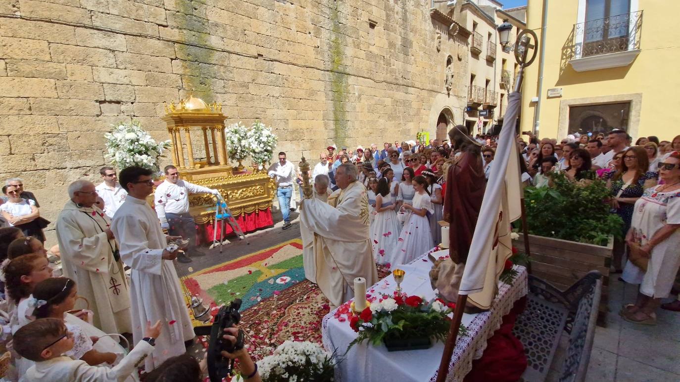 Ciudad Rodrigo arropa al Santísimo Sacramento