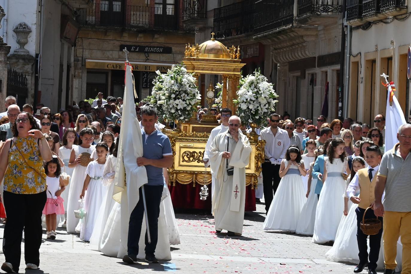 Ciudad Rodrigo arropa al Santísimo Sacramento