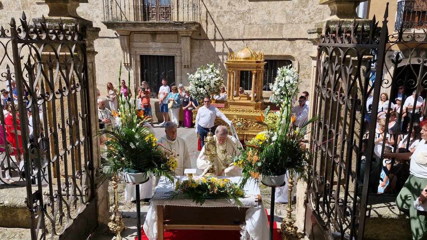 Ciudad Rodrigo arropa al Santísimo Sacramento