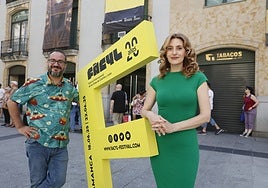 El director de FÀCYL, Rodrigo Tamariz, junto a la viceconsejera de Acción Cultural, Mar Sancho.