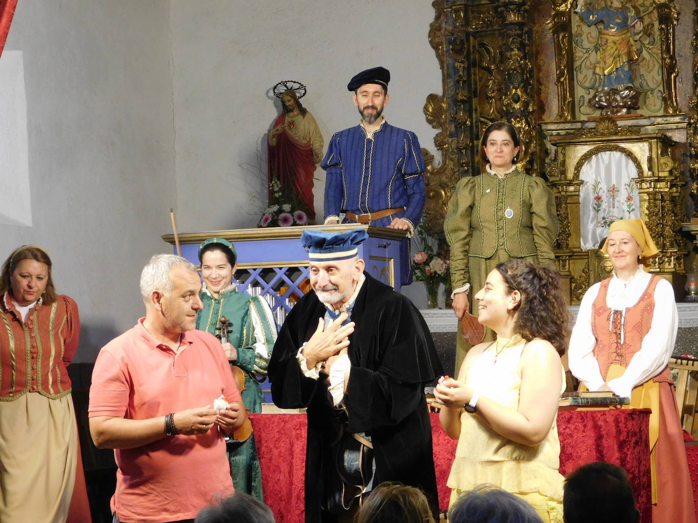 Aldeanueva de la Sierra agradeció la representación de «Buscando a Nebrija»