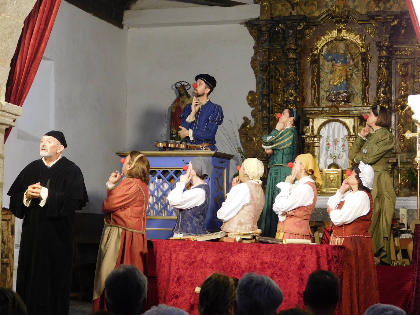 Aldeanueva de la Sierra agradeció la representación de «Buscando a Nebrija»