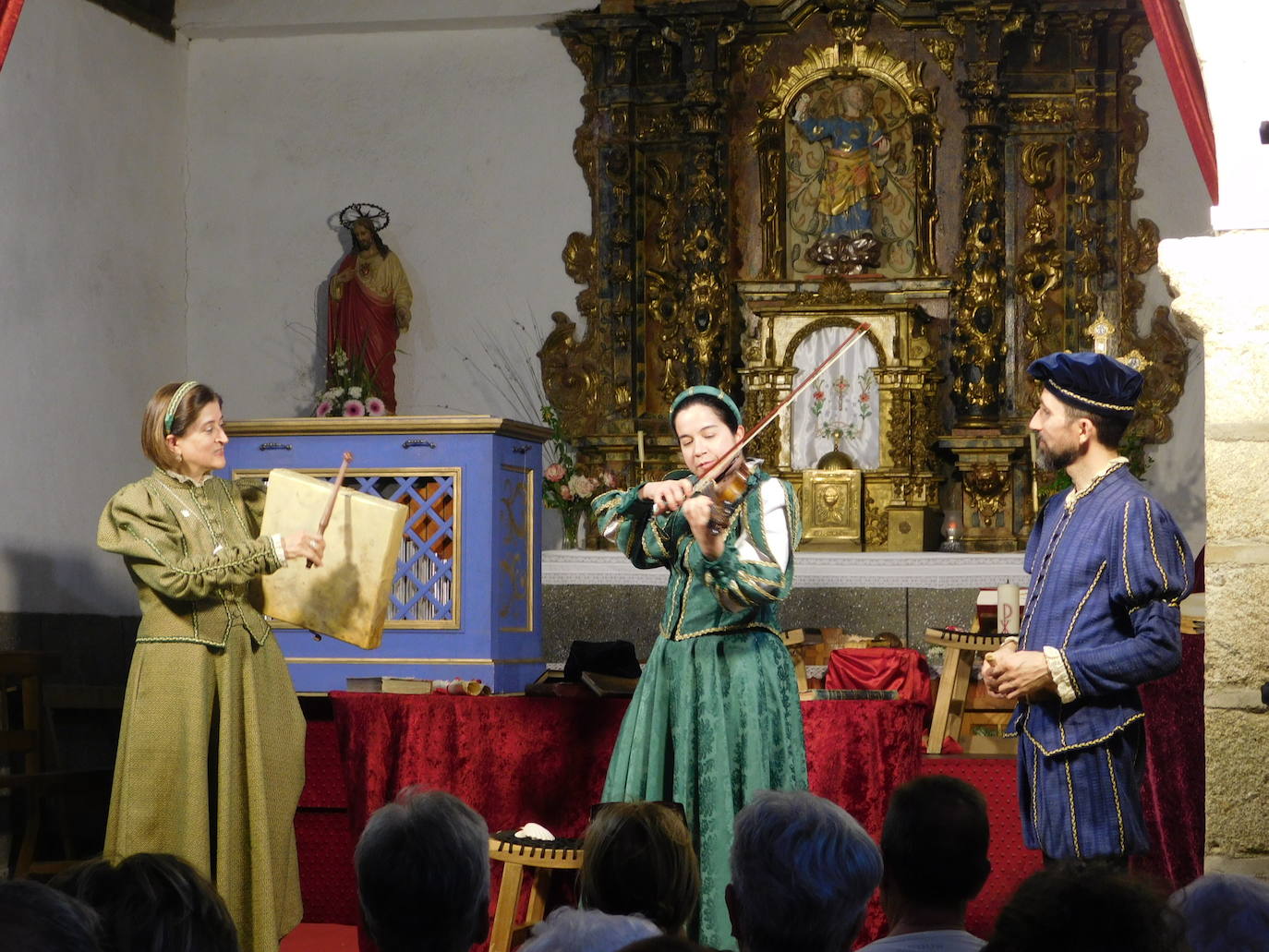 Aldeanueva de la Sierra agradeció la representación de «Buscando a Nebrija»