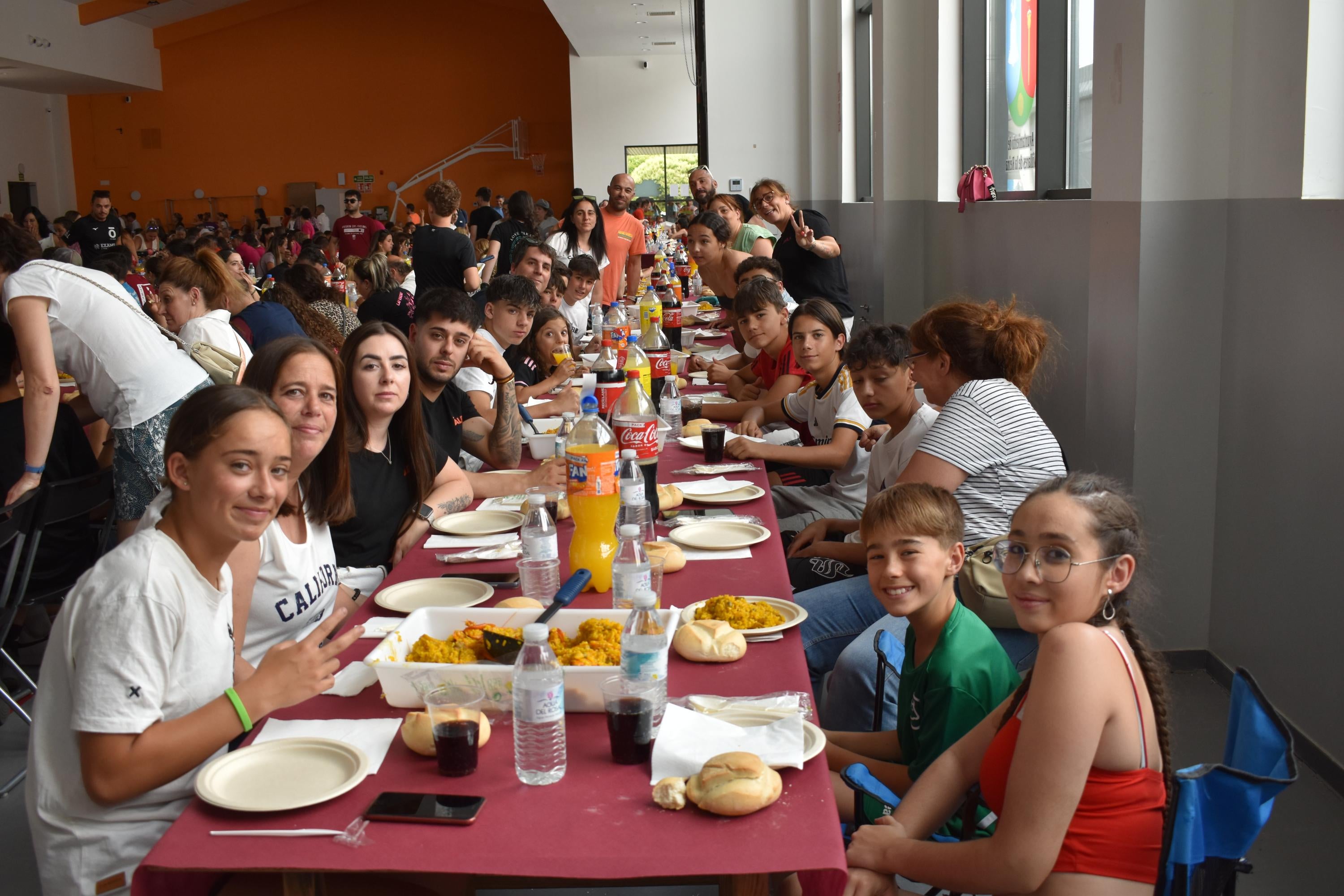 Festín gastronómico en Villares de la Reina con 3.500 raciones de paella