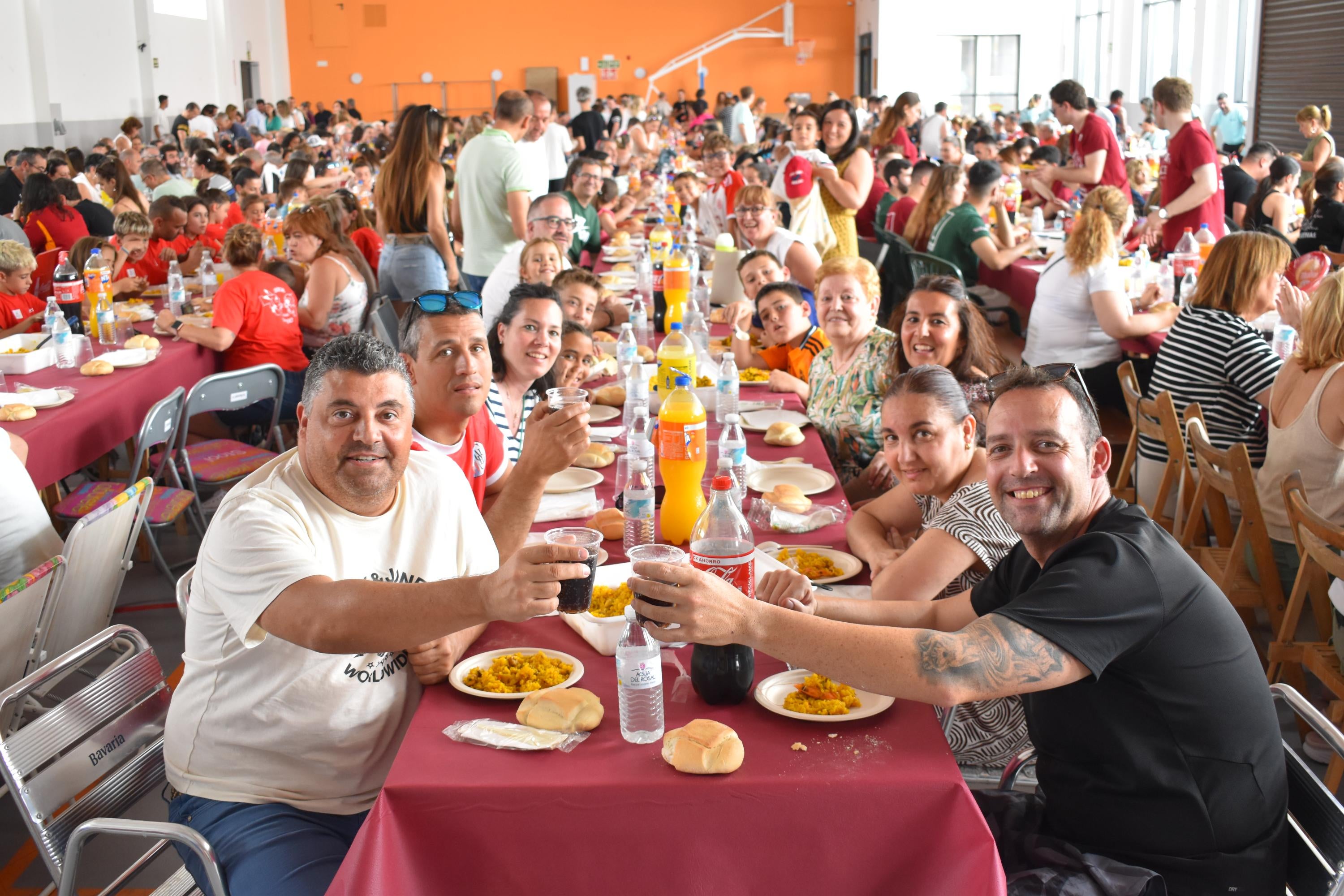 Festín gastronómico en Villares de la Reina con 3.500 raciones de paella