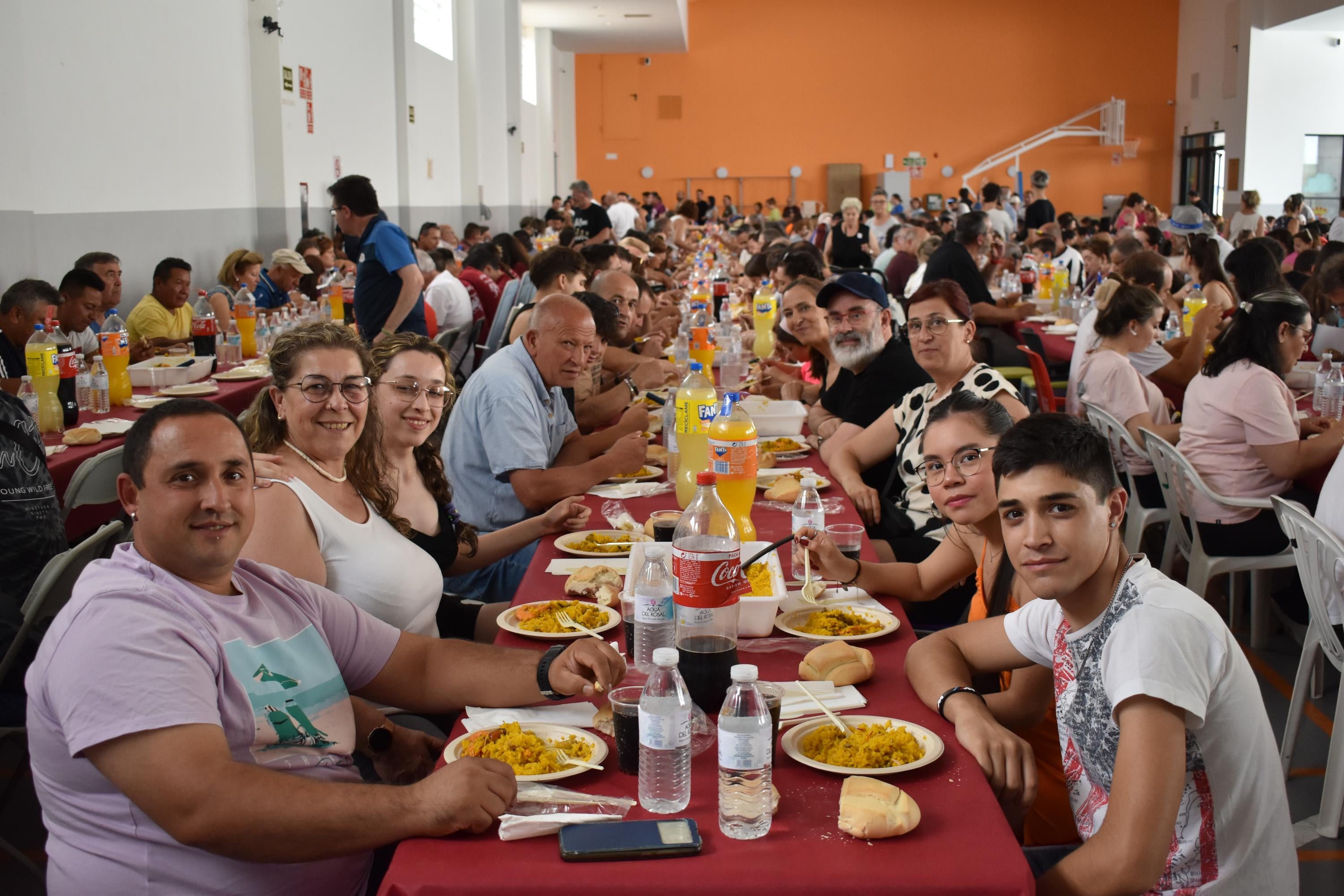 Festín gastronómico en Villares de la Reina con 3.500 raciones de paella