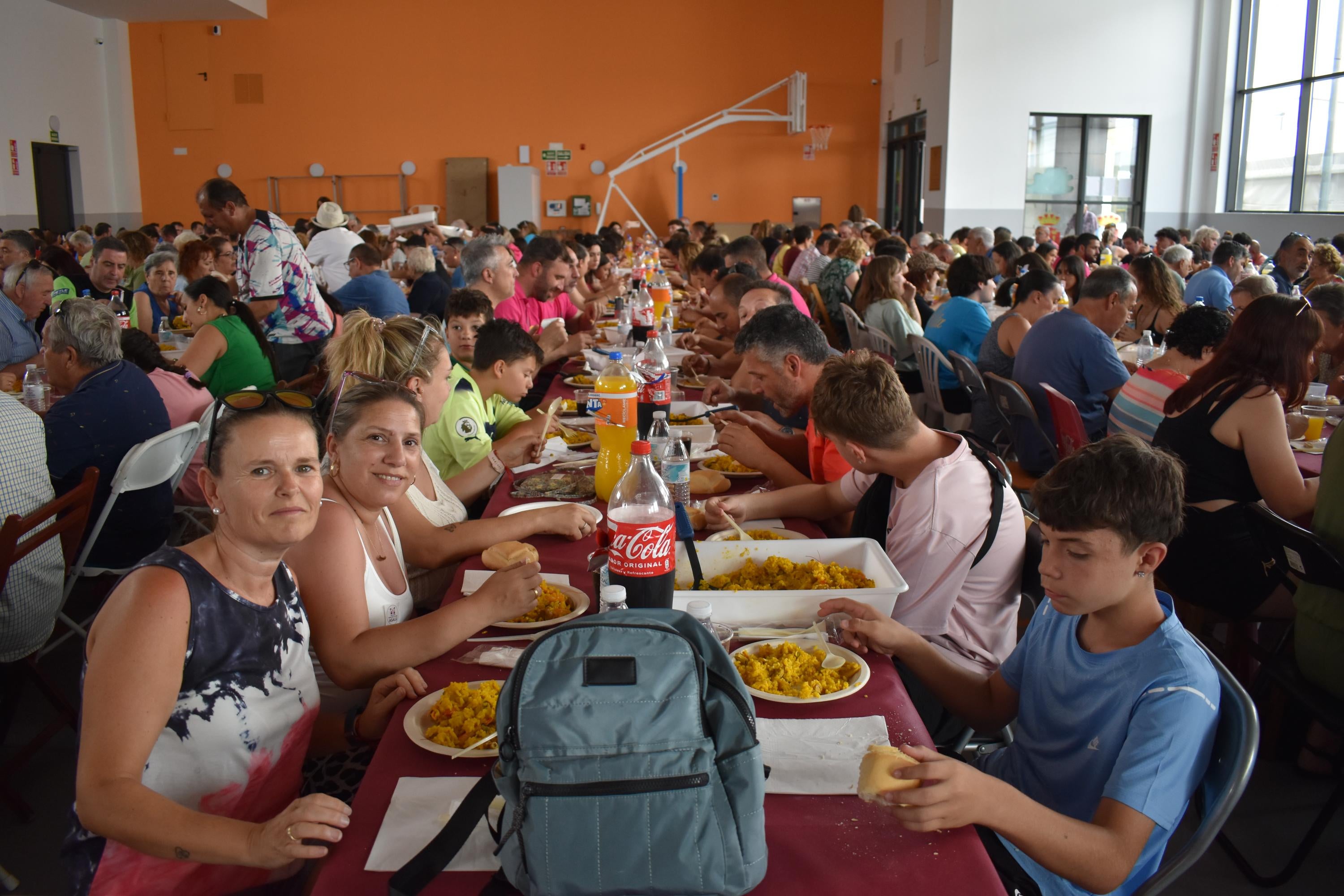 Festín gastronómico en Villares de la Reina con 3.500 raciones de paella