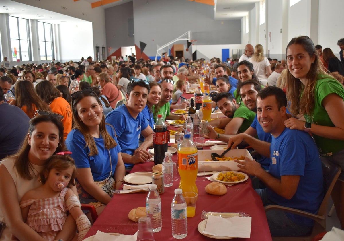 Festín gastronómico en Villares de la Reina con 3.500 raciones de paella