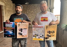 Pedro Sánchez y Jonathan Sánchez, esta tarde de lunes con los carteles de la feria.