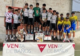 El equipo cadete de Promesal, en lo alto del podio, tras la prueba de la Copa de Castilla y León.