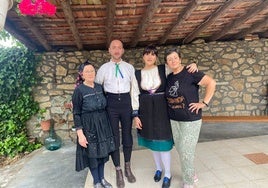 Rozalén junto a algunos de los rostros protagonistas.
