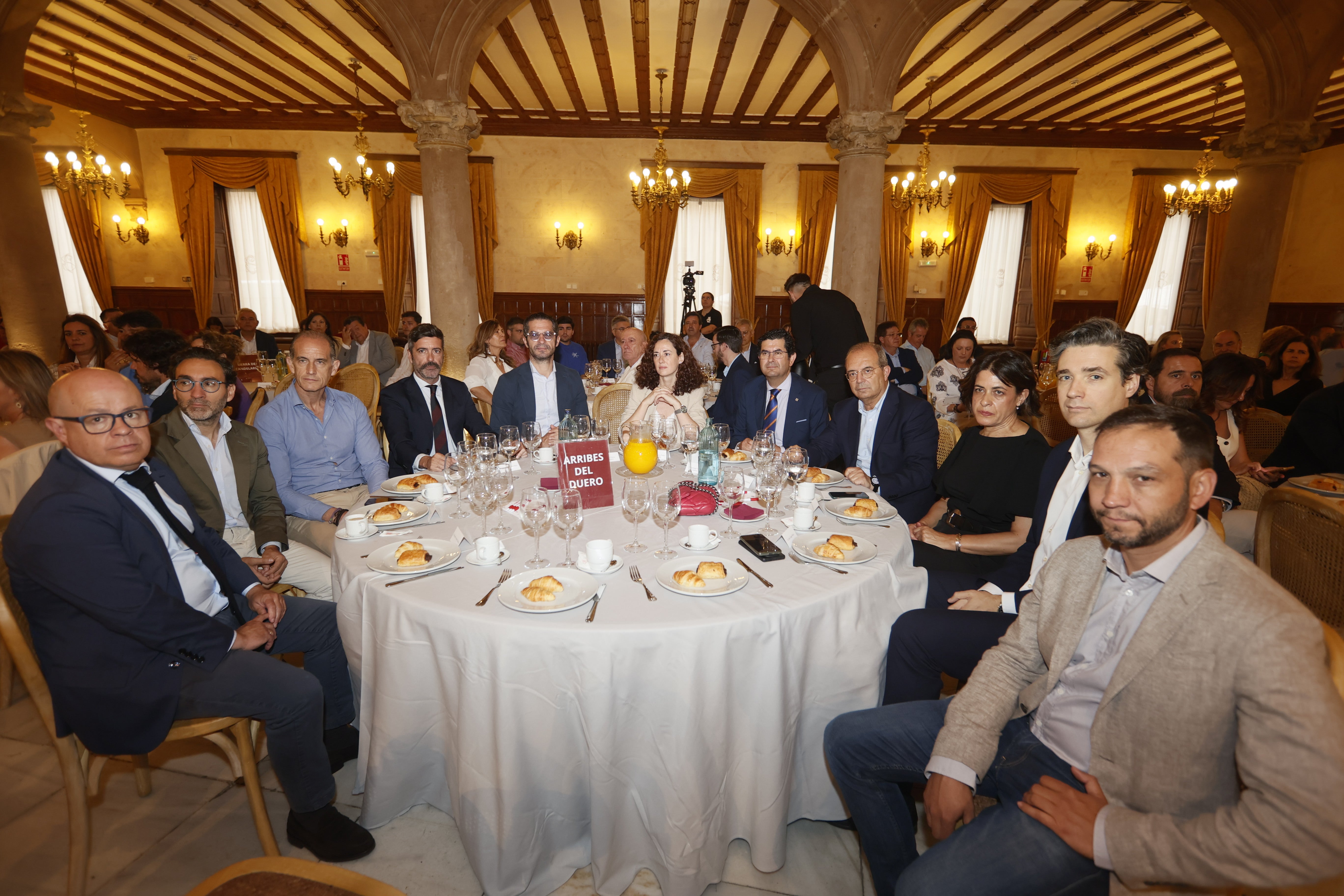 Ricardo Andrés (CEOE-Cepyme), Pablo Díaz y Óscar Iglesias (Recoletas Salud), Antonio Flórez (Confederación de Empresarios de Salamanca), Emilio Checa (Cámara de Comercio), Mónica Ponte (LA GACETA), Eduardo Estévez (Empresa Familiar Castilla y León), José Antonio Jiménez, María José García (Icecyl), José Ángel Sanz (Tebrio) y David Sevilla (DHL Salamanca).