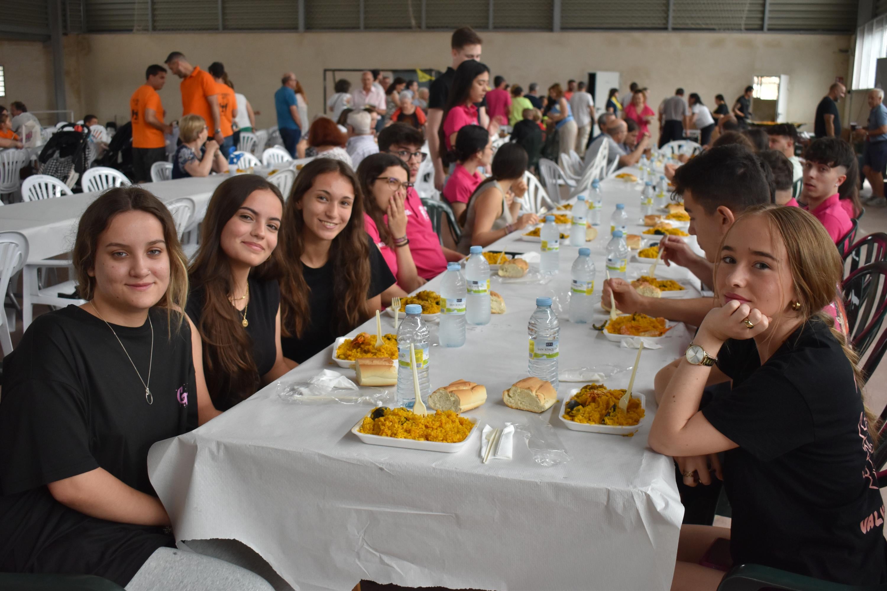 Comida &#039;familiar&#039; en Valverdón para 200 personas
