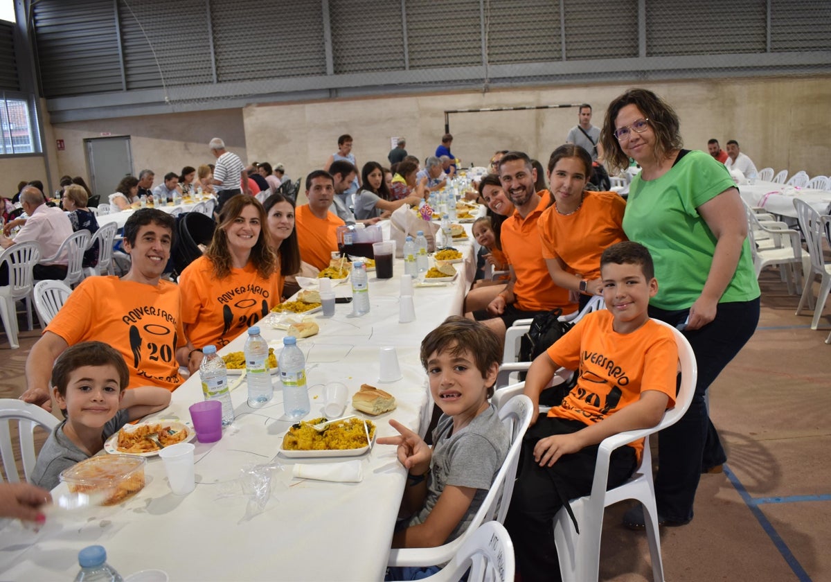 Comida &#039;familiar&#039; en Valverdón para 200 personas