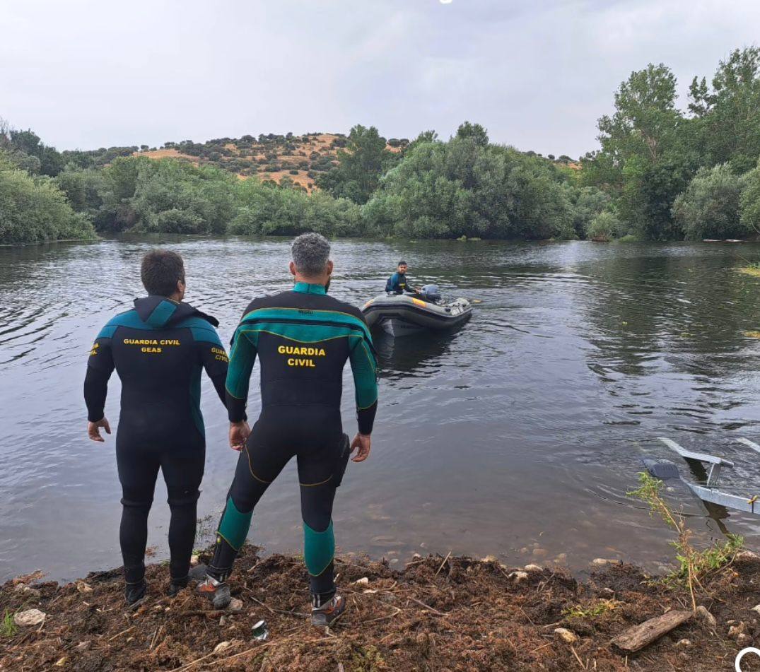 Efectivos de la Guardia Civil en la búsqueda.