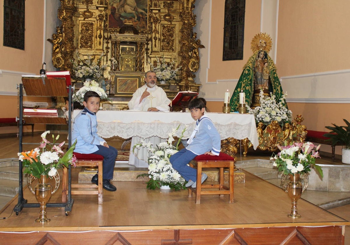 La Virgen de Valparaíso se queda en la iglesia de Santibáñez de Béjar por la lluvia