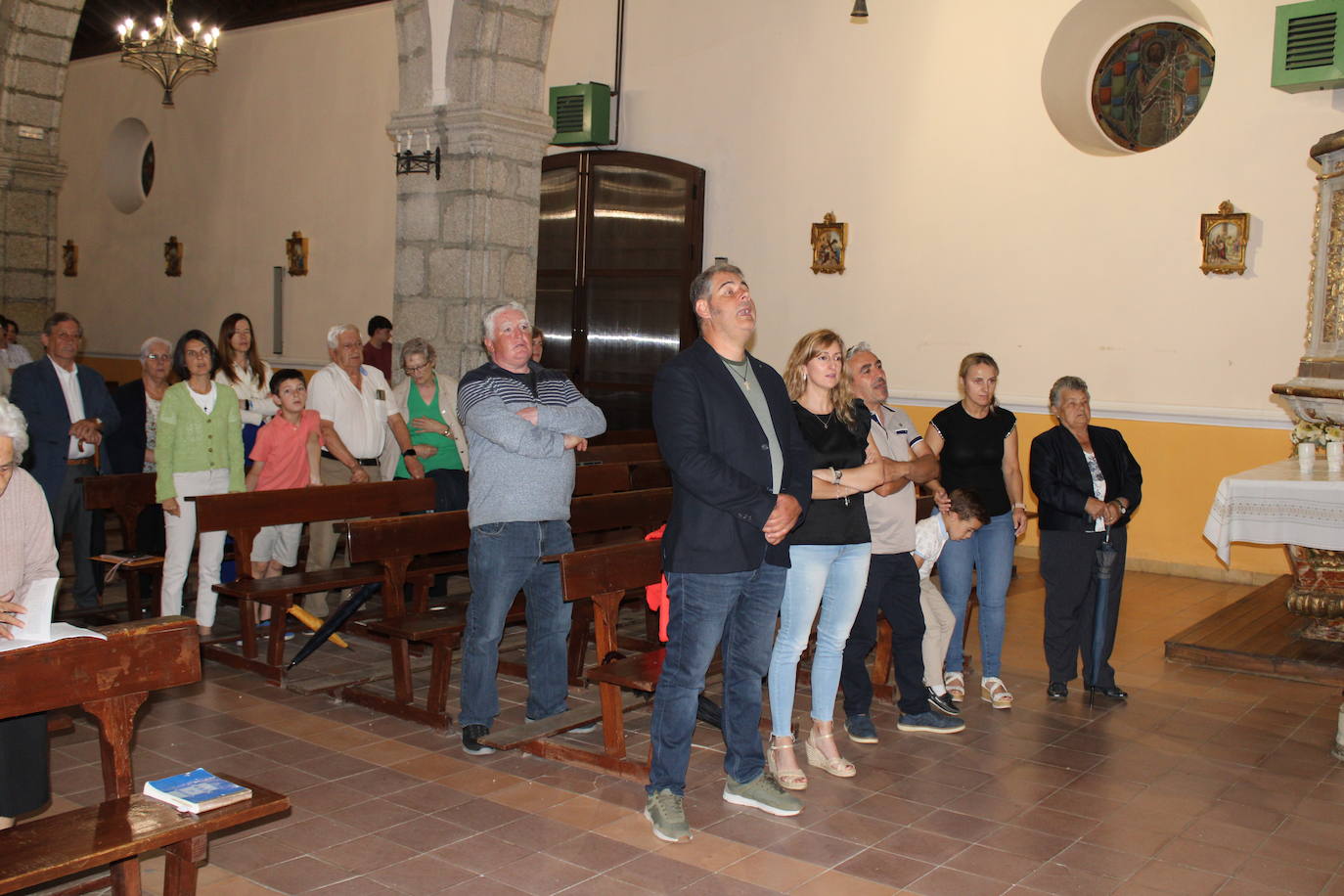 La Virgen de Valparaíso se queda en la iglesia de Santibáñez de Béjar por la lluvia